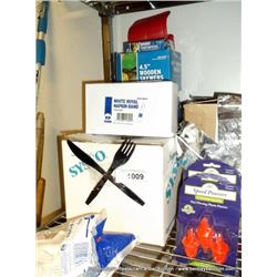 LOT: UTENSILS-PLASTIC