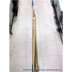 LOT: MOP/BROOM HANDLES