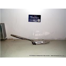 LOT: PIE SPATULAS 2X MONEY