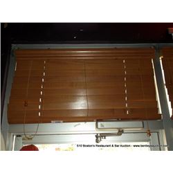 LOT: WOOD BLINDS