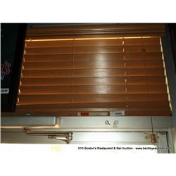 LOT: WOOD BLINDS