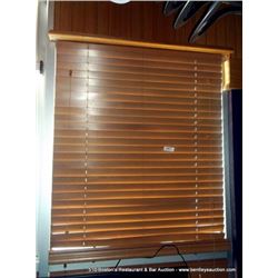 LOT: WOOD BLINDS TOP, BOTTOM