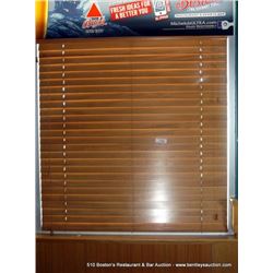 LOT: WOOD BLINDS TOP, BOTTOM