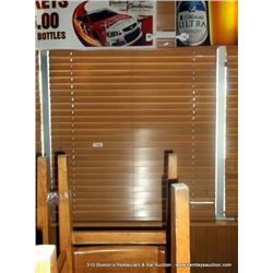 LOT: WOOD BLINDS TOP, BOTTOM