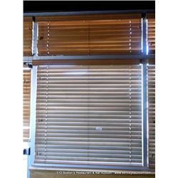 LOT: WOOD BLINDS TOP, BOTTOM