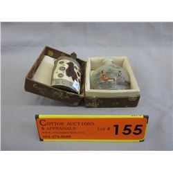 2 Snuff bottles - 1 glass - 1 inlaid bone