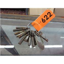 14 Vintage keys