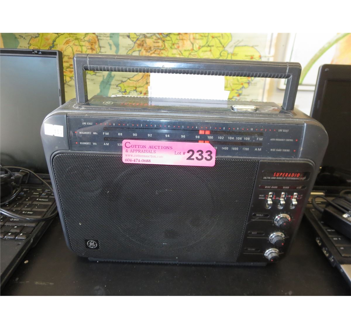 Vintage GE long range AM/FM radio