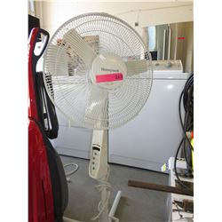 Honeywell oscillated floor fan
