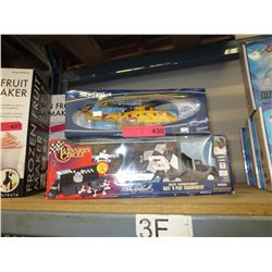2 Die-cast models in original boxes.