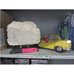 2 Used decorative items