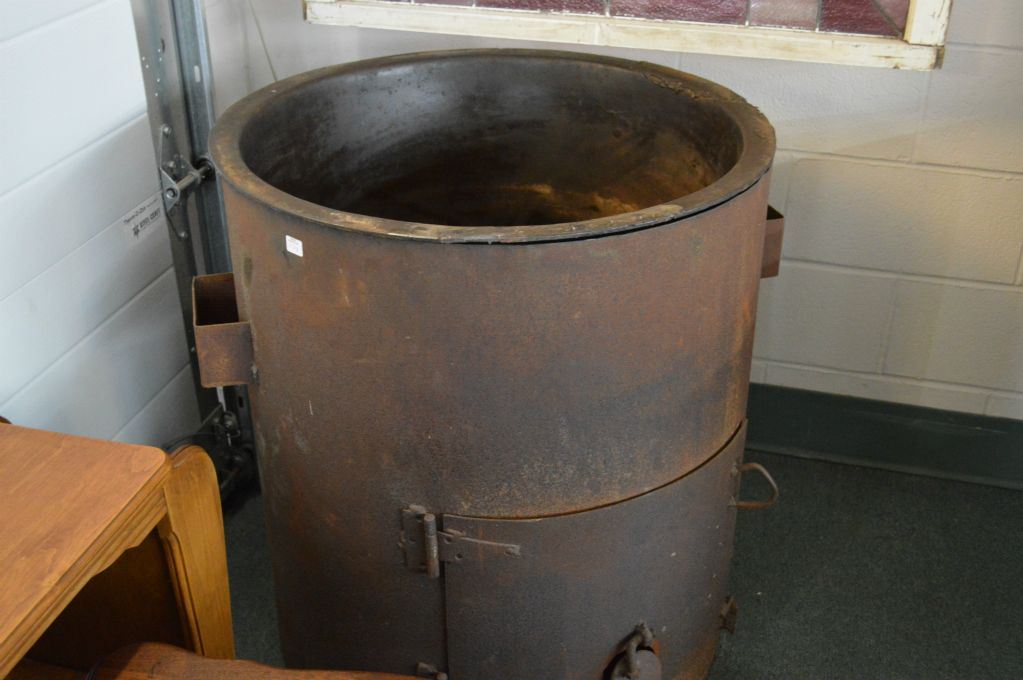 Large cast iron butcher kettle/ rendering cauldron inside dimension 25
