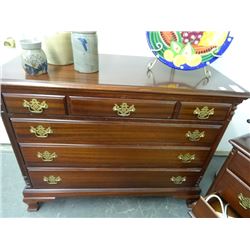 Mahogany Chest of Drawers & 2 Night Stands - Kling