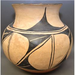 SANTO DOMINGO POTTERY JAR