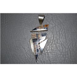 NAVAJO SILVER PENDANT (DD)