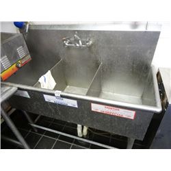 S/S 4' 3-Comp Sink w/Drain Board