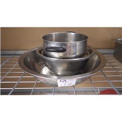 ASSORTED SIZED STAINLESS STEEL BOWLS AND ONE STAINLESS STEEL POT
