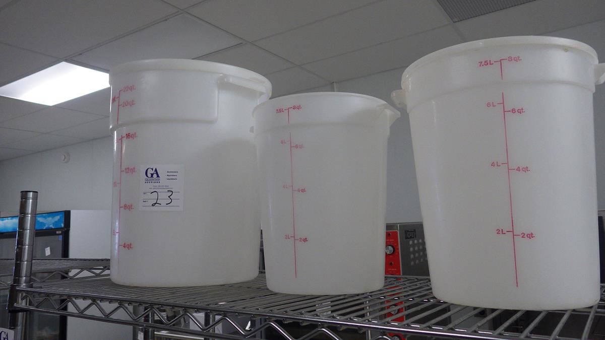 3 LARGE PLASTIC MEASURING / MIXING PAILS