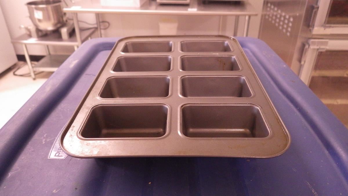 4 TEFLON CUPCAKE PANS, 1 RECTANGULAR BAKING PAN, TWO 4 LOAF BREAD PANS