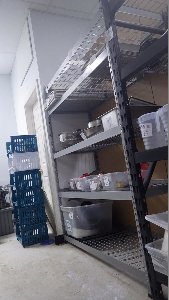 COMMERCIAL GRADE METAL SHELVING UNIT WITH 5 ADJUSTABLE SHELVES 77"L X