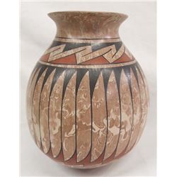 Mata Ortiz Polychrome Jar by by Luis Ortiz