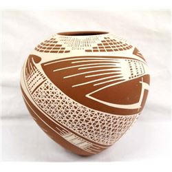 Mata Ortiz Polychrome Pot by Betty Quesada