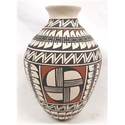 Mata Ortiz Polychrome Jar by Myrna Hernandez