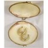 Image 2 : 14Kt Yellow Gold Earrings in Natural Shell Box