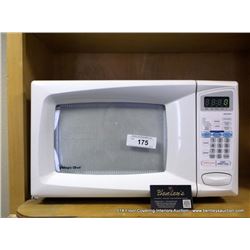 MAGIC CHEF MICROWAVE OVEN