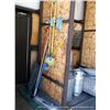 Image 1 : LOT: ASSORTED DUST MOPS
