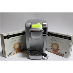 KEURIG 1 CUP COFFEE MAKER W/ 2 BOXES OF CUPS