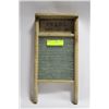 Image 1 : VINTAGE WASH BOARD