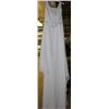 Image 2 : IVORY FLORAL DESIGN WEDDING DRESS SIZE: 8