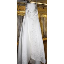IVORY WEDDING DRESS SIZE: 8