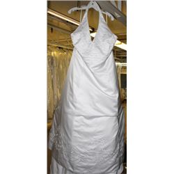 WHITE WEDDING DRESS SIZE: 21