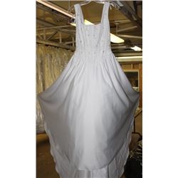 WHITE FLORAL WEDDING DRESS SIZE: 6
