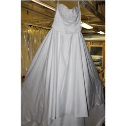WHITE WEDDING DRESS SIZE: 8
