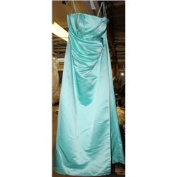 LIGHT GREEN BRIDAL DRESS SIZE: 18