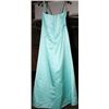 Image 2 : LIGHT GREEN BRIDAL DRESS SIZE: 18