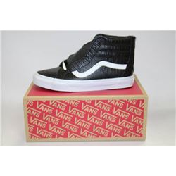 PAIR OF NEW VANS SHOES MENS SIZE 8