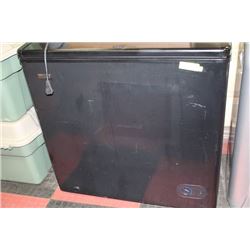 DANBY PREMIERE BLACK CHEST FREEZER - WORKING