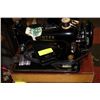 Image 1 : VINTAGE SINGER SEWING MACHINE