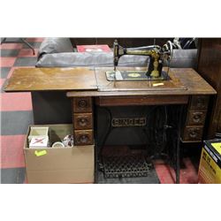 ANTIQUE OAK CARVED SINGER SEWING MACHINE
