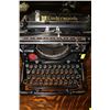 Image 1 : ANTIQUE UNDERWOOD TYPEWRITER
