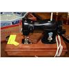 Image 1 : VINTAGE HOLLY HOBBY SEWING MACHINE