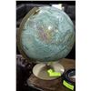 Image 1 : VINTAGE RELIEF GLOBE