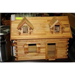 WOOD DOLLHOUSE