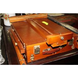 TRAVELLING EASEL WITH PAINTS & BRUSHES