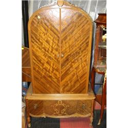 VINTAGE WOOD CARVED CEDAR LINED ARMOIR W DBL SIZE