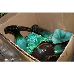 BOX OF ESTATE BLUE CERAMIC POTTERY INCLUDES SOME